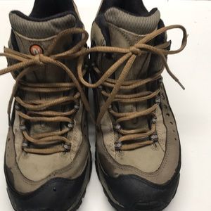 Women’s Merrell hiking Boots Sz 9